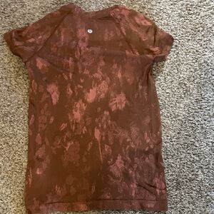 Lululemon Brown and Pink Patterned T-Shirt